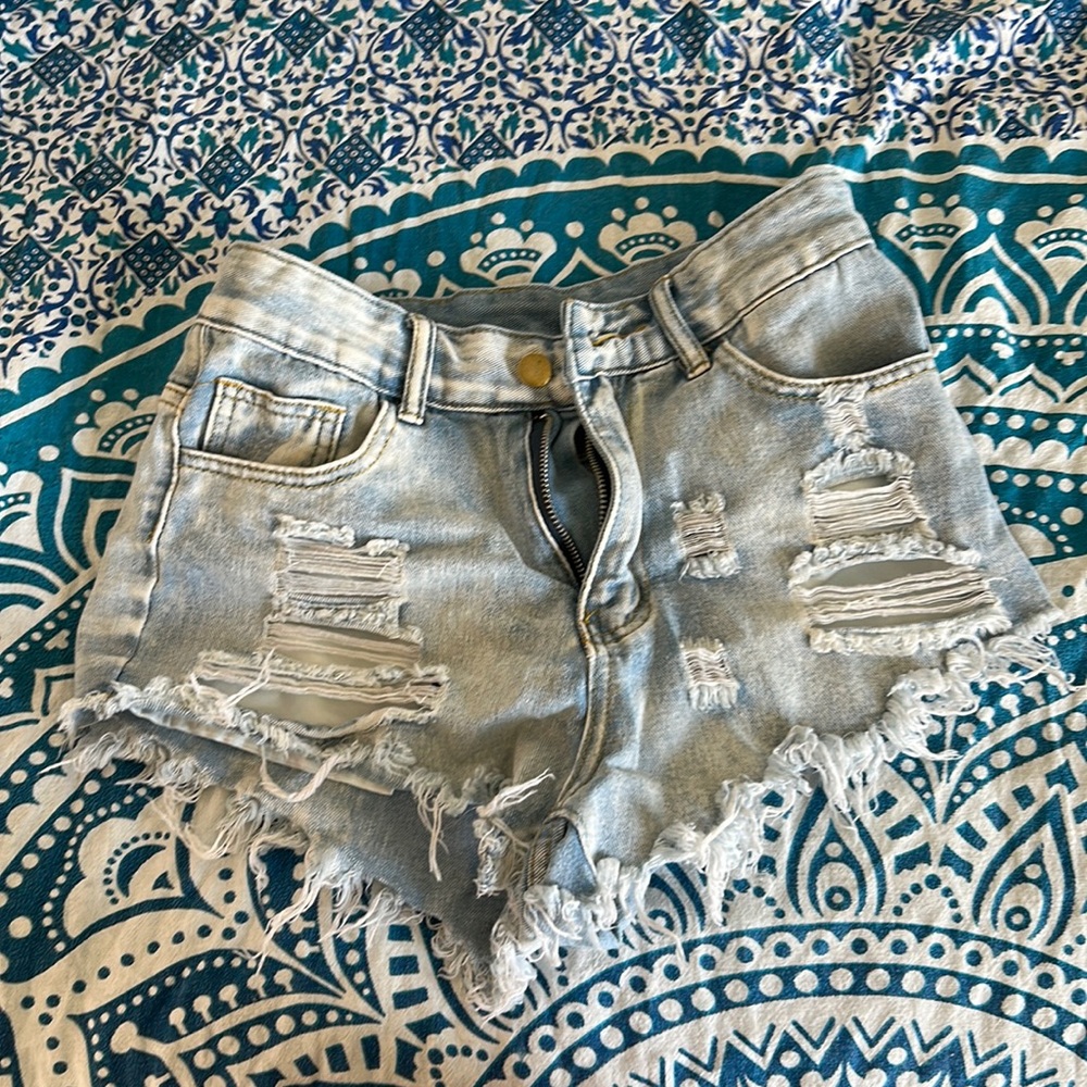 JEAN RIPPED SHORT